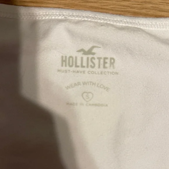 Hollister Women's White Buttoned Top - Picture 2 of 3